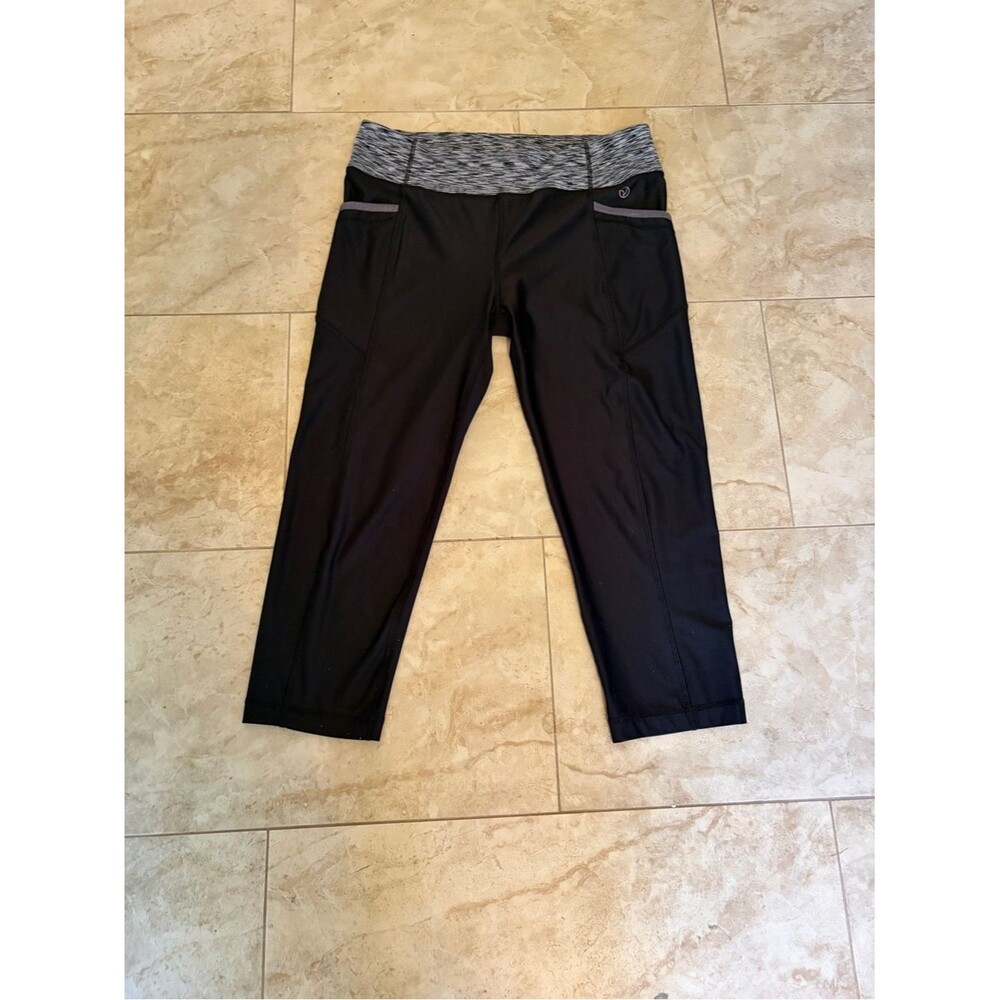 Athletic Top and Capri Leggings Set - Picture 5 of 9
